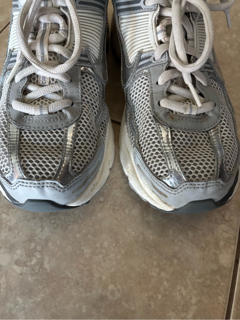 Nike Zoom Vomero Sneakers - Picture 3 of 10